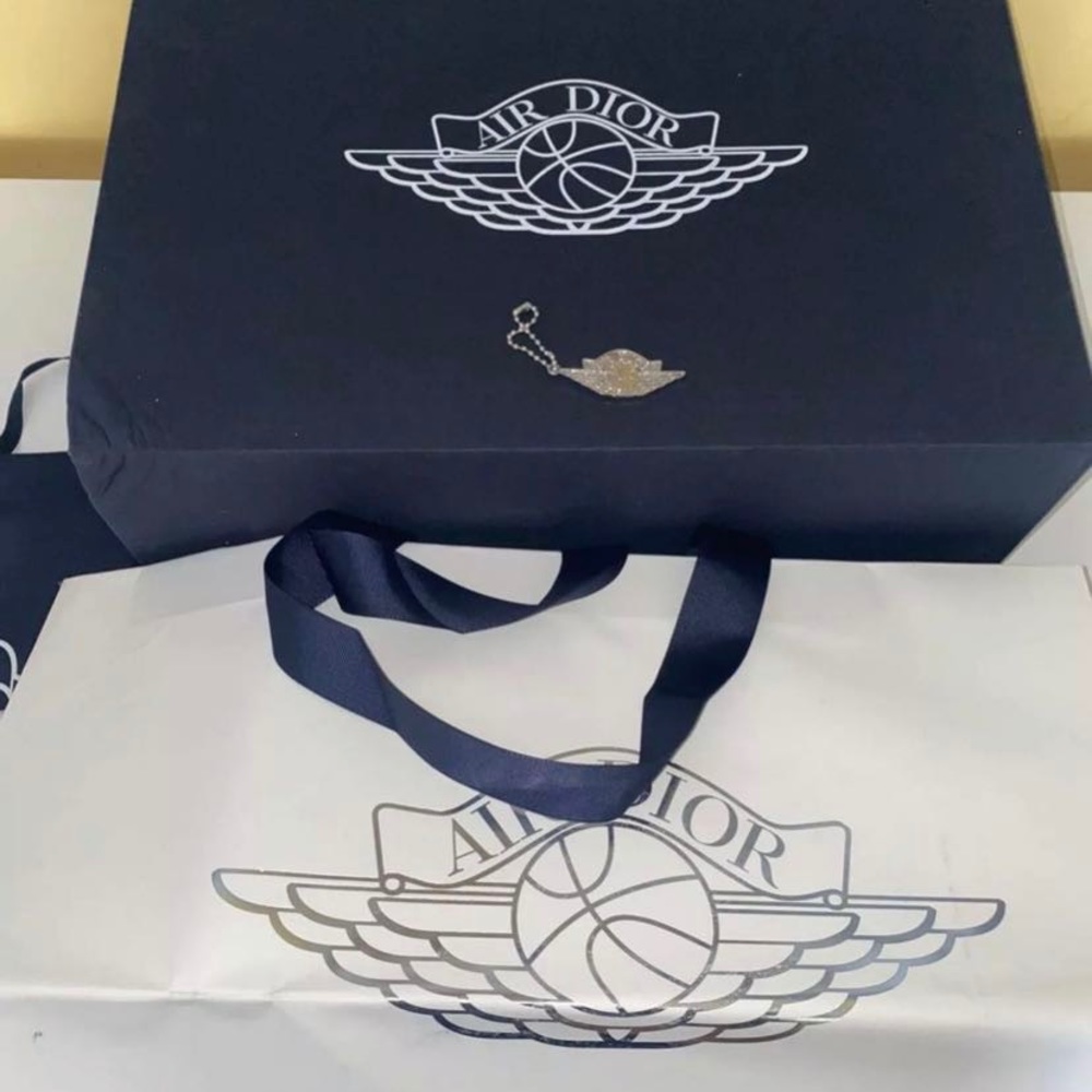 Jordan 1 Retro Diors - Picture 7 of 8